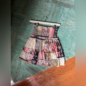 skylar and madison skirt size small